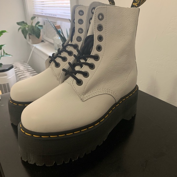 BRAND NEW DR Marten Boots - Picture 3 of 4